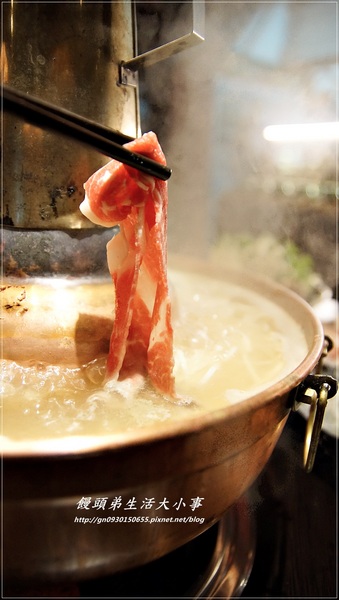 【食記/新北市】天冷要來吃吃酸菜白肉鍋補補身吧♪♪涮八方紫銅鍋♪♪