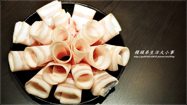 【食記/新北市】天冷要來吃吃酸菜白肉鍋補補身吧♪♪涮八方紫銅鍋♪♪