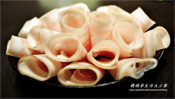 【食記/新北市】天冷要來吃吃酸菜白肉鍋補補身吧♪♪涮八方紫銅鍋♪♪