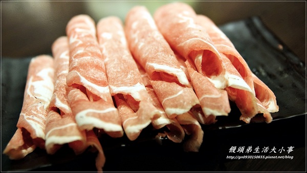 【食記/新北市】天冷要來吃吃酸菜白肉鍋補補身吧♪♪涮八方紫銅鍋♪♪