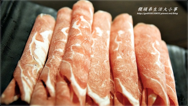 【食記/新北市】天冷要來吃吃酸菜白肉鍋補補身吧♪♪涮八方紫銅鍋♪♪