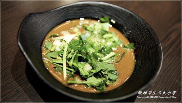 【食記/新北市】天冷要來吃吃酸菜白肉鍋補補身吧♪♪涮八方紫銅鍋♪♪