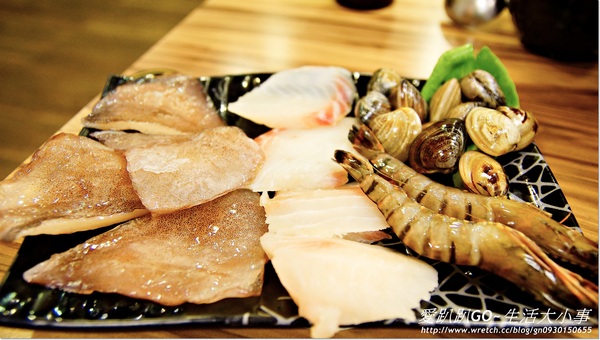 【食記/新北市】平價豪華海陸大餐♪♪鍋靚石頭火鍋♪♪ 【食記/新北市】平價豪華海陸大餐♪♪鍋靚石頭火鍋♪♪