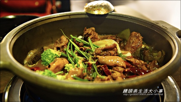 【食記/台北市】讓我們來品嚐戰國花雕雞鍋♪♪瘋麻辣頂級鴛鴦麻辣火鍋♪♪