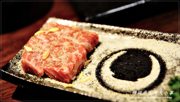 【食記／台北市】自己不用動手烤~專人服務的燒烤店♪♪甕也炭火燒肉-延吉店♪♪