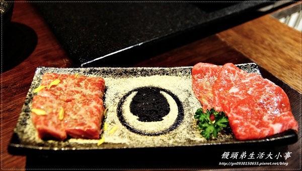 【食記／台北市】自己不用動手烤~專人服務的燒烤店♪♪甕也炭火燒肉-延吉店♪♪