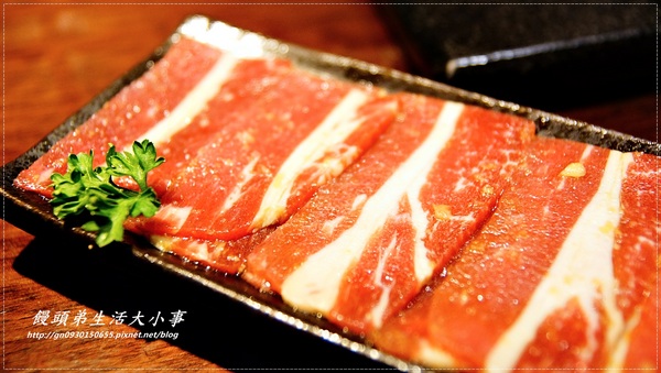 【食記／台北市】自己不用動手烤~專人服務的燒烤店♪♪甕也炭火燒肉-延吉店♪♪