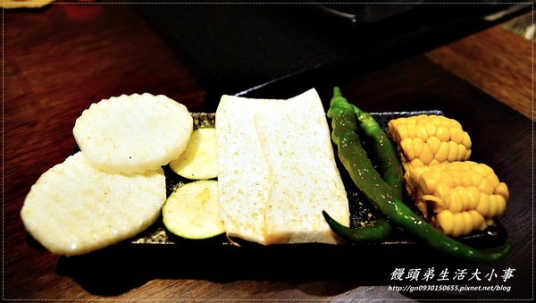 【食記／台北市】自己不用動手烤~專人服務的燒烤店♪♪甕也炭火燒肉-延吉店♪♪