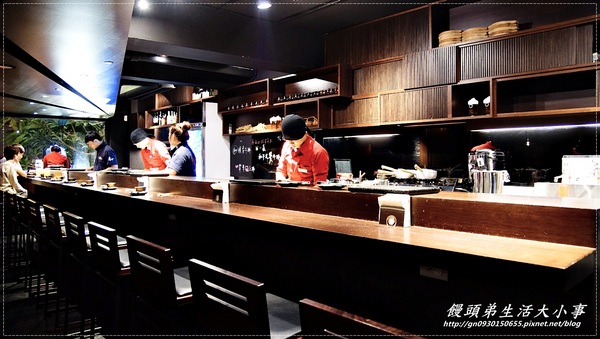 【食記／台北市】自己不用動手烤~專人服務的燒烤店♪♪甕也炭火燒肉-延吉店♪♪