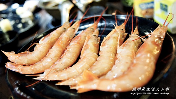 【食記/台北市】卡打就送天使紅蝦~天阿!!比臉還大隻♪♪瘋麻辣頂級鴛鴦麻辣火鍋♪♪