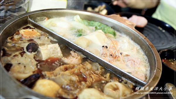 【食記/台北市】卡打就送天使紅蝦~天阿!!比臉還大隻♪♪瘋麻辣頂級鴛鴦麻辣火鍋♪♪
