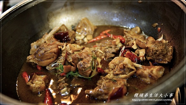 【食記/台北市】卡打就送天使紅蝦~天阿!!比臉還大隻♪♪瘋麻辣頂級鴛鴦麻辣火鍋♪♪
