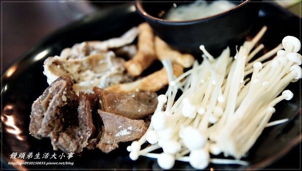 【食記/台北市】卡打就送天使紅蝦~天阿!!比臉還大隻♪♪瘋麻辣頂級鴛鴦麻辣火鍋♪♪