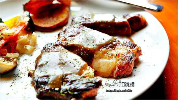 【食記/新北市】約會新景點~Alleycat's Stone-Oven-Baked Pizza 手工窯烤披薩/淡水店Tamsui 【食記/新北市】約會新景點~Alleycat's Stone-Oven-Baked Pizza 手工窯烤披薩/淡水店Tamsui