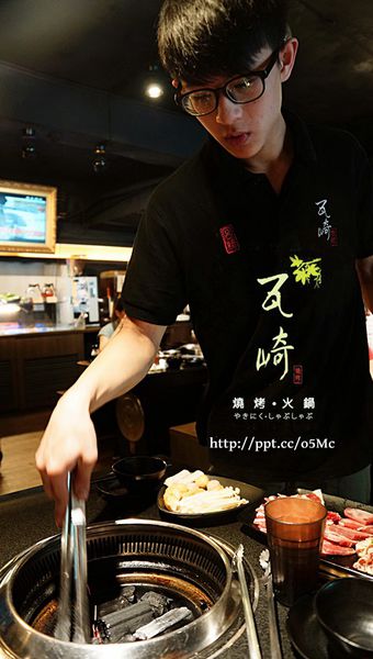 【瓦崎燒烤火鍋】捷運美食～ＣＰ值極高，公館火鍋燒烤吃到飽，台大學生最愛的火烤兩吃店