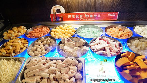【瓦崎燒烤火鍋】捷運美食～ＣＰ值極高，公館火鍋燒烤吃到飽，台大學生最愛的火烤兩吃店