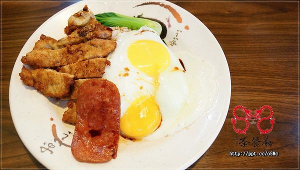 【香港88茶餐廳】捷運台北101/世貿站~最道地的正港美食,必點豬扒餐肉煎雙蛋餐&絲襪奶茶 【香港88茶餐廳】捷運台北101/世貿站~最道地的正港美食,必點豬扒餐肉煎雙蛋餐&絲襪奶茶