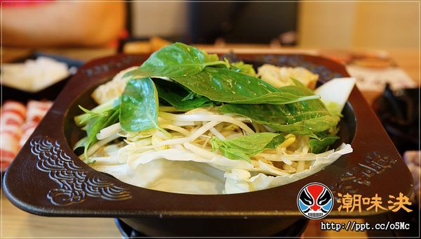 【潮味決】ＣＰ值極高的個人式砂鍋粥干鍋，價位親民，必點芋香粑豆蛋干鍋／鮮貝栗子粥