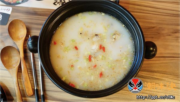 【潮味決】ＣＰ值極高的個人式砂鍋粥干鍋，價位親民，必點芋香粑豆蛋干鍋／鮮貝栗子粥