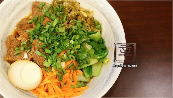 【辛麵廚】新店麻辣麵～ＣＰ值極高的一碗麻辣牛肉麵，保證會讓你愛上這種麻辣的口感