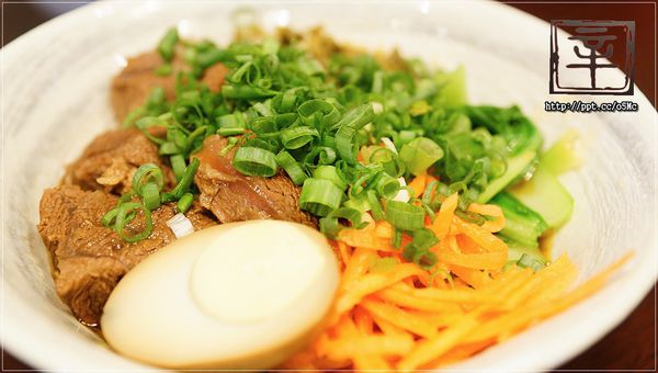 【辛麵廚】新店麻辣麵～ＣＰ值極高的一碗麻辣牛肉麵，保證會讓你愛上這種麻辣的口感