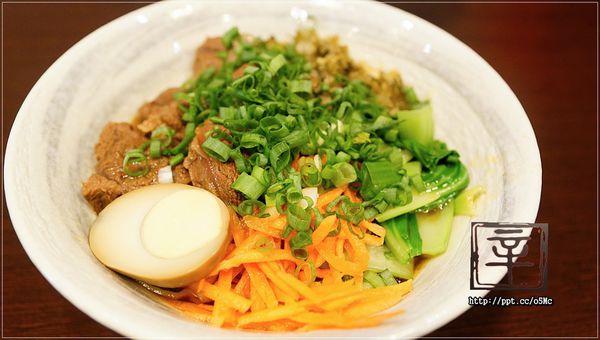 【辛麵廚】新店麻辣麵～ＣＰ值極高的一碗麻辣牛肉麵，保證會讓你愛上這種麻辣的口感