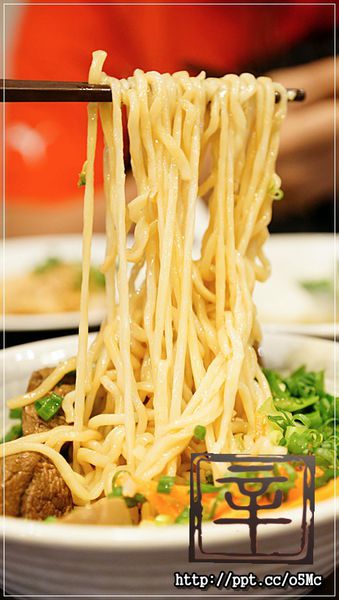 【辛麵廚】新店麻辣麵～ＣＰ值極高的一碗麻辣牛肉麵，保證會讓你愛上這種麻辣的口感