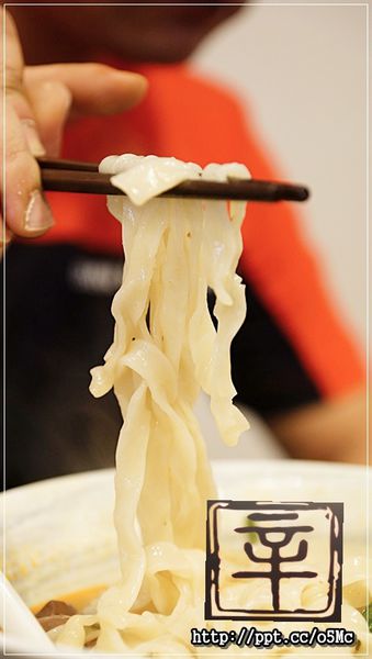 【辛麵廚】新店麻辣麵～ＣＰ值極高的一碗麻辣牛肉麵，保證會讓你愛上這種麻辣的口感