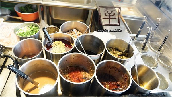 【辛麵廚】新店麻辣麵～ＣＰ值極高的一碗麻辣牛肉麵，保證會讓你愛上這種麻辣的口感
