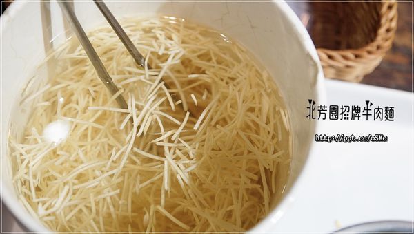 【北芳園牛肉麵】台北牛肉麵～食尚玩家大推的臺灣之光牛肉麵，一碗６６０元六寶牛肉麵