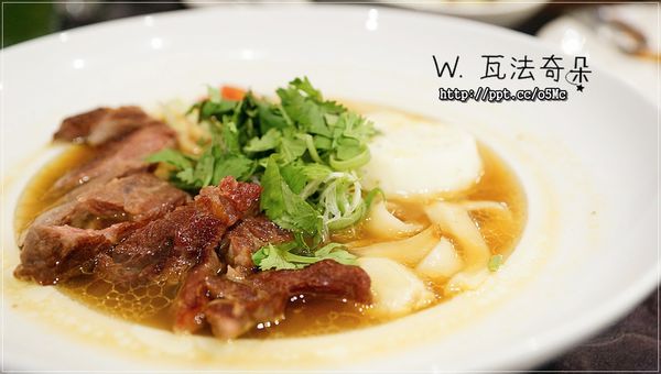 【W.瓦法奇朵】台北車站～ＣＰ值極高，安格斯牛排牛肉麵＆爐烤雪花牛排，真的只要９９元
