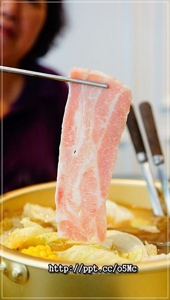【新沙洞韓國涮涮鍋】東區韓式料理，韓國牛骨泡菜湯／韓國清雞湯／匈牙利松阪豬／Ｐｒｉｍｅ牛小排，聚餐好場所