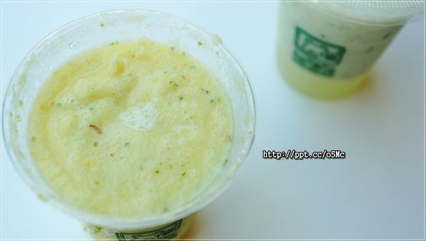 【台北牛乳大王】複合式餐點～健康、休憩、現代化的現榨果汁與乳品，超好喝綜合水果冰沙