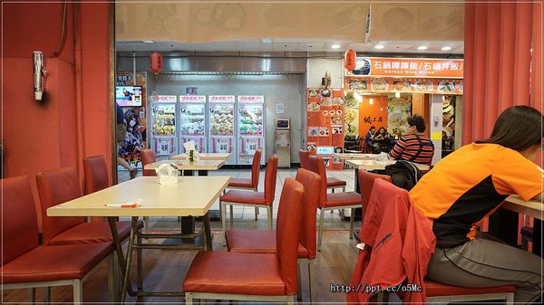 【豪品食尚料理會館】台北地下街～銅板美食，乾淨明亮的小吃店／牛肉麵／排骨飯／焗烤