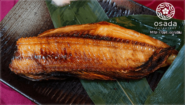  【長田和食】新店七張站日本料理，超強手藝的料理長，必點柚子啤酒／炙燒鮭魚沙拉／刺身九切／繽紛散壽司小丼／鹽燒牛肩小排