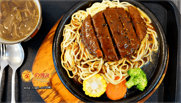 【齋之傳說】市政府素食～超平價美食，超推薦鐵板神戶牛排／素滷飯／麥克雞塊飯，配菜任選四種，味道跟葷食一樣美味