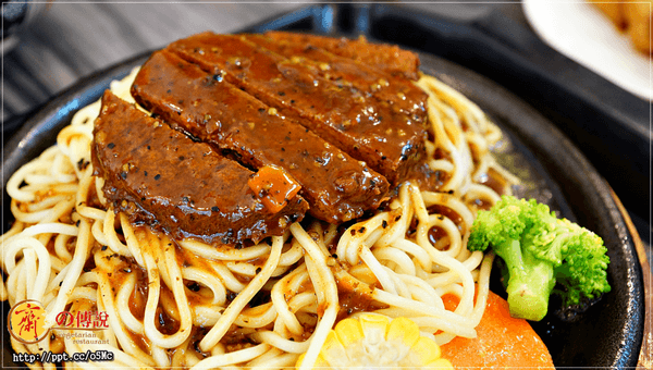 【齋之傳說】市政府素食～超平價美食，超推薦鐵板神戶牛排／素滷飯／麥克雞塊飯，配菜任選四種，味道跟葷食一樣美味