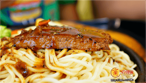 【齋之傳說】市政府素食～超平價美食，超推薦鐵板神戶牛排／素滷飯／麥克雞塊飯，配菜任選四種，味道跟葷食一樣美味