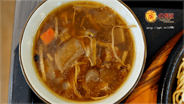 【齋之傳說】市政府素食～超平價美食，超推薦鐵板神戶牛排／素滷飯／麥克雞塊飯，配菜任選四種，味道跟葷食一樣美味