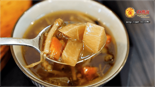 【齋之傳說】市政府素食～超平價美食，超推薦鐵板神戶牛排／素滷飯／麥克雞塊飯，配菜任選四種，味道跟葷食一樣美味