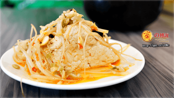 【齋之傳說】市政府素食～超平價美食，超推薦鐵板神戶牛排／素滷飯／麥克雞塊飯，配菜任選四種，味道跟葷食一樣美味