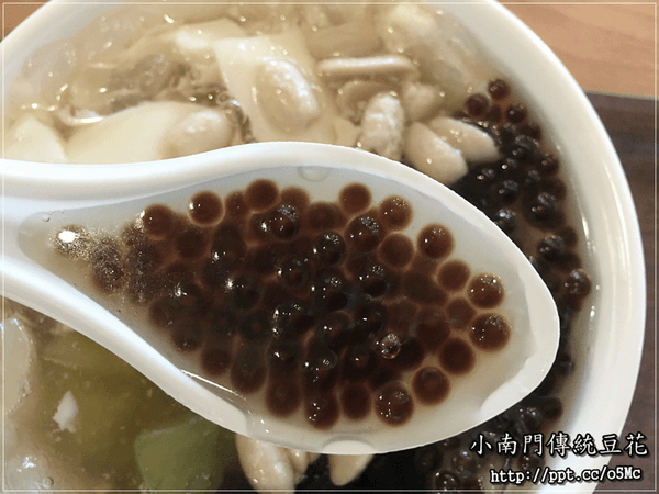 【小南門傳統豆花】中和環球～秋高氣爽，來一碗仙草湯退火解渴，配料隨自己搭配，甜而不膩的好口感