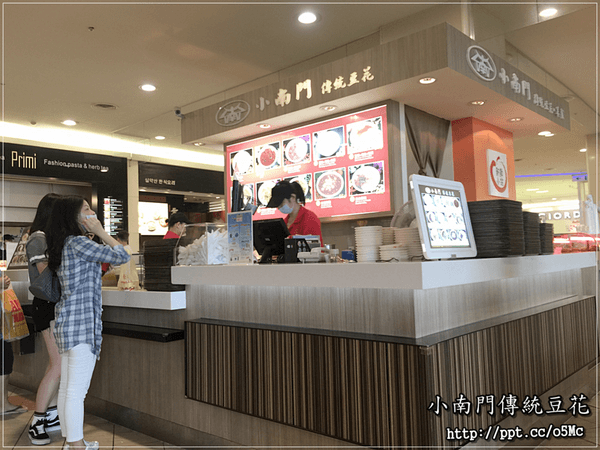 【小南門傳統豆花】中和環球～秋高氣爽，來一碗仙草湯退火解渴，配料隨自己搭配，甜而不膩的好口感