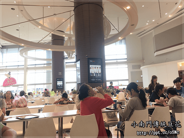 【小南門傳統豆花】中和環球～秋高氣爽，來一碗仙草湯退火解渴，配料隨自己搭配，甜而不膩的好口感