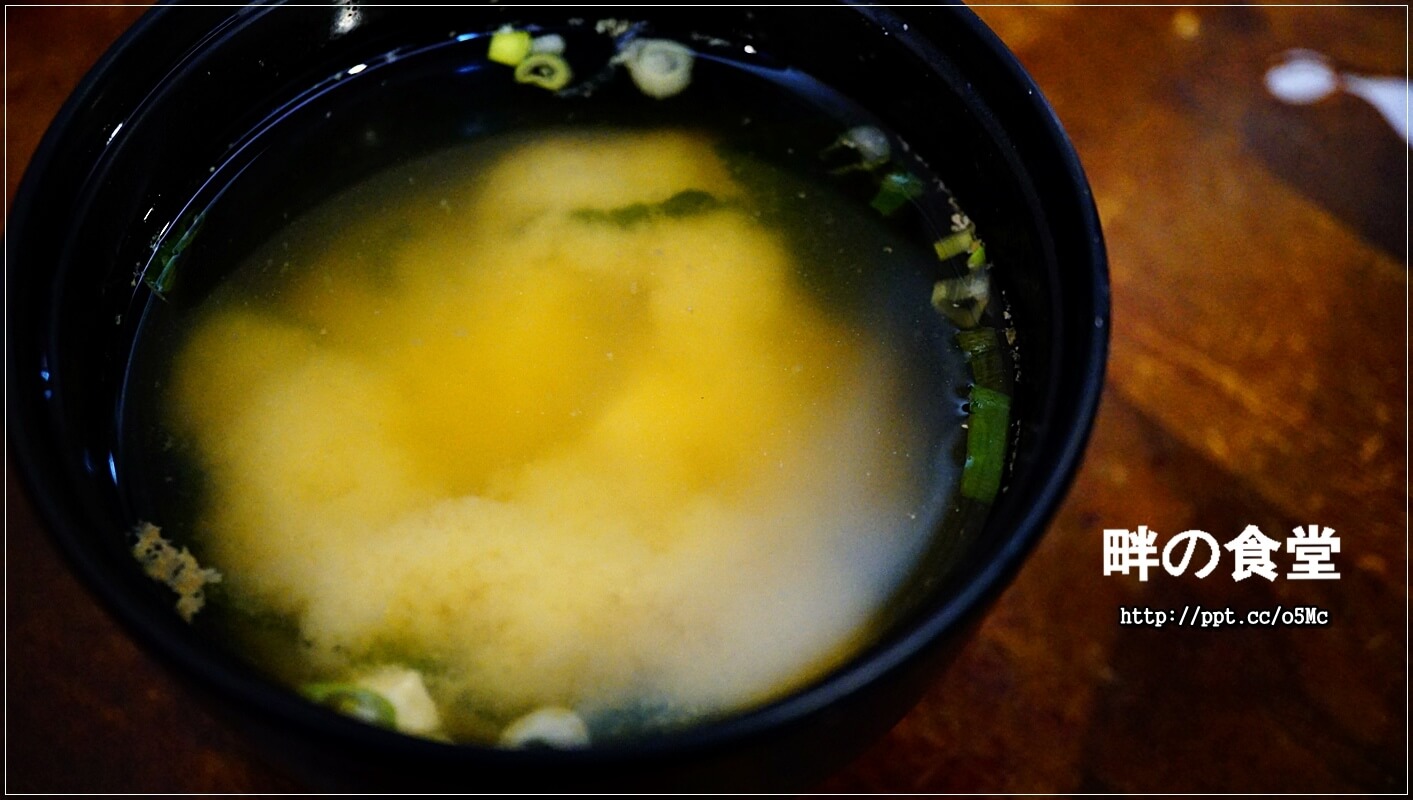 【畔の食堂】台北小巨蛋捷運站～ＣＰ值極高的日式料理，物美價廉，深受當地上班族跟學生的喜愛，一碗丼飯讓人回味無窮，滿３００元還可以有外送服務唷
