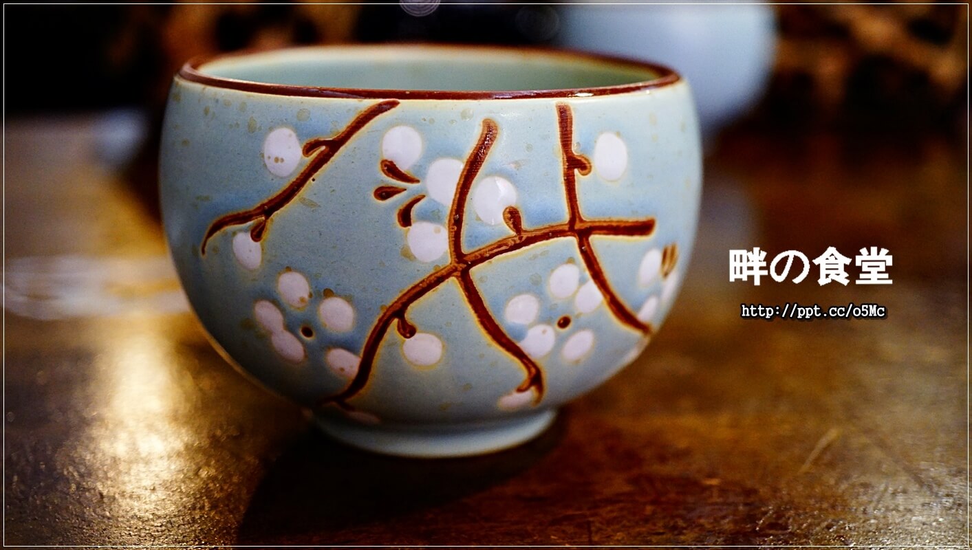 【畔の食堂】台北小巨蛋捷運站～ＣＰ值極高的日式料理，物美價廉，深受當地上班族跟學生的喜愛，一碗丼飯讓人回味無窮，滿３００元還可以有外送服務唷