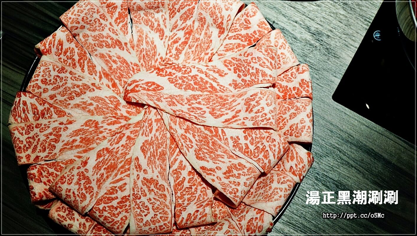 【湯正黑潮涮涮】新莊火鍋~CP值超高,澳洲和牛肉質超鮮嫩,一口吃在嘴裡,滿滿的鮮甜滋味,天使紅蝦超大隻,蝦膏滿滿,一吃成老主顧 【湯正黑潮涮涮】新莊火鍋~CP值超高,澳洲和牛肉質超鮮嫩,一口吃在嘴裡,滿滿的鮮甜滋味,天使紅蝦超大隻,蝦膏滿滿,一吃成老主顧