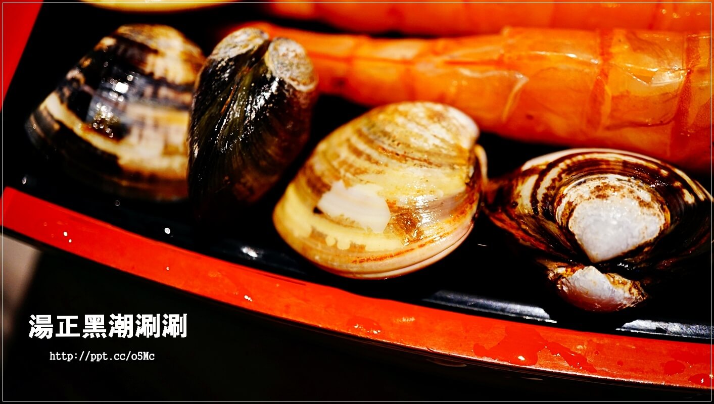 【湯正黑潮涮涮】新莊火鍋~CP值超高,澳洲和牛肉質超鮮嫩,一口吃在嘴裡,滿滿的鮮甜滋味,天使紅蝦超大隻,蝦膏滿滿,一吃成老主顧 【湯正黑潮涮涮】新莊火鍋~CP值超高,澳洲和牛肉質超鮮嫩,一口吃在嘴裡,滿滿的鮮甜滋味,天使紅蝦超大隻,蝦膏滿滿,一吃成老主顧