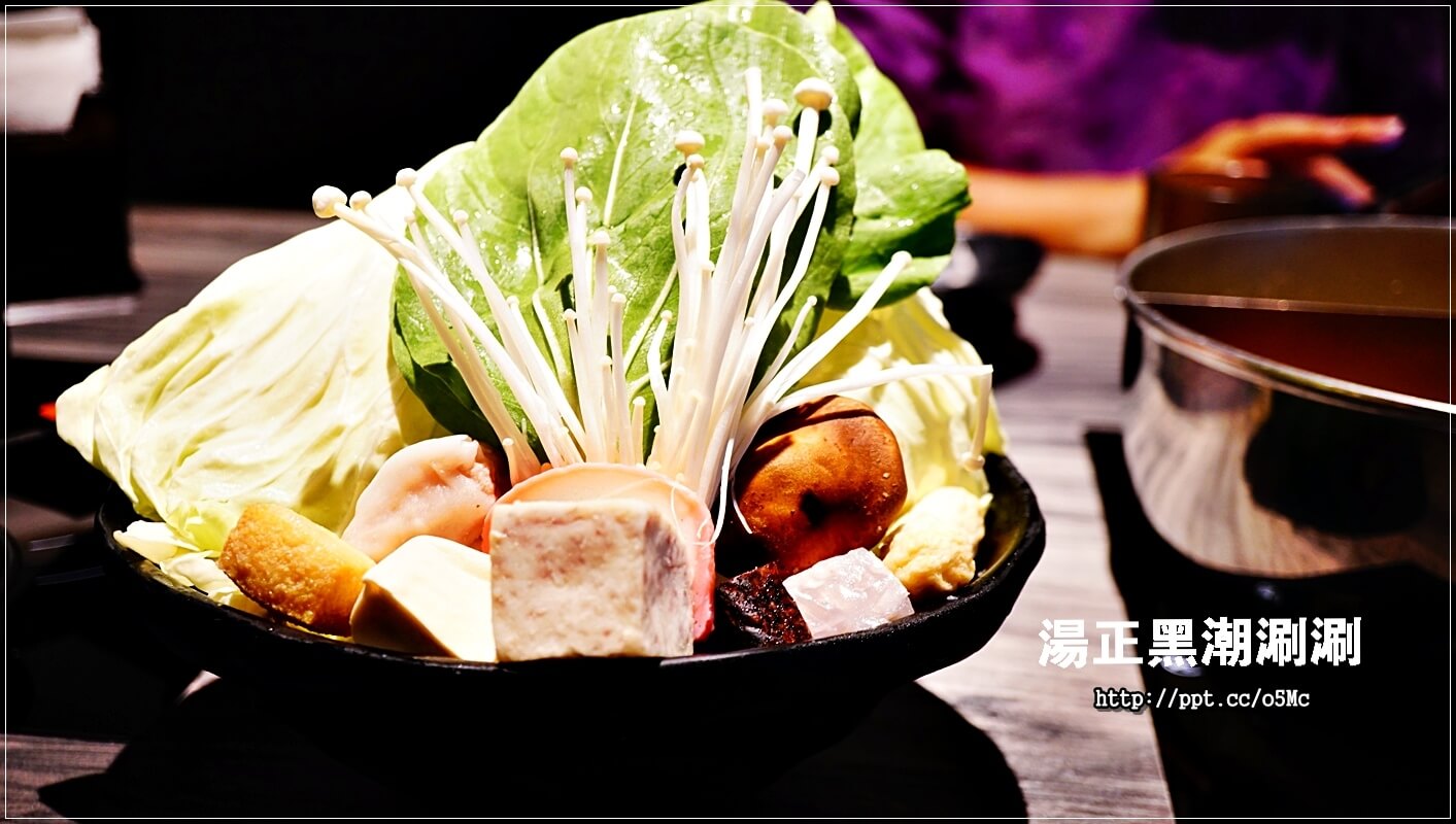 【湯正黑潮涮涮】新莊火鍋~CP值超高,澳洲和牛肉質超鮮嫩,一口吃在嘴裡,滿滿的鮮甜滋味,天使紅蝦超大隻,蝦膏滿滿,一吃成老主顧 【湯正黑潮涮涮】新莊火鍋~CP值超高,澳洲和牛肉質超鮮嫩,一口吃在嘴裡,滿滿的鮮甜滋味,天使紅蝦超大隻,蝦膏滿滿,一吃成老主顧