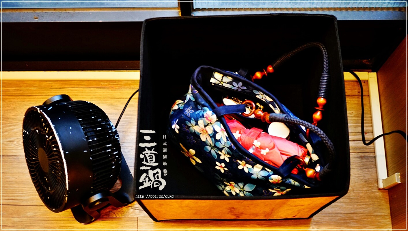 【三道一鍋·杳概念店】國父紀念館站~眾多藝人最愛來的火鍋店,CP值高,湯底堅持不參任何味精或是人工粉末香料,讓消費者吃的安心,吃的健康 【三道一鍋·杳概念店】國父紀念館站~眾多藝人最愛來的火鍋店,CP值高,湯底堅持不參任何味精或是人工粉末香料,讓消費者吃的安心,吃的健康